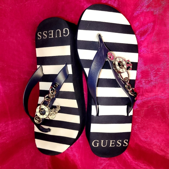 GUESS 6 1/2 STRIPED NEW NAVY WHITE SILVER CHARMS FLIP FLOPS SHOES - Picture 8 of 12